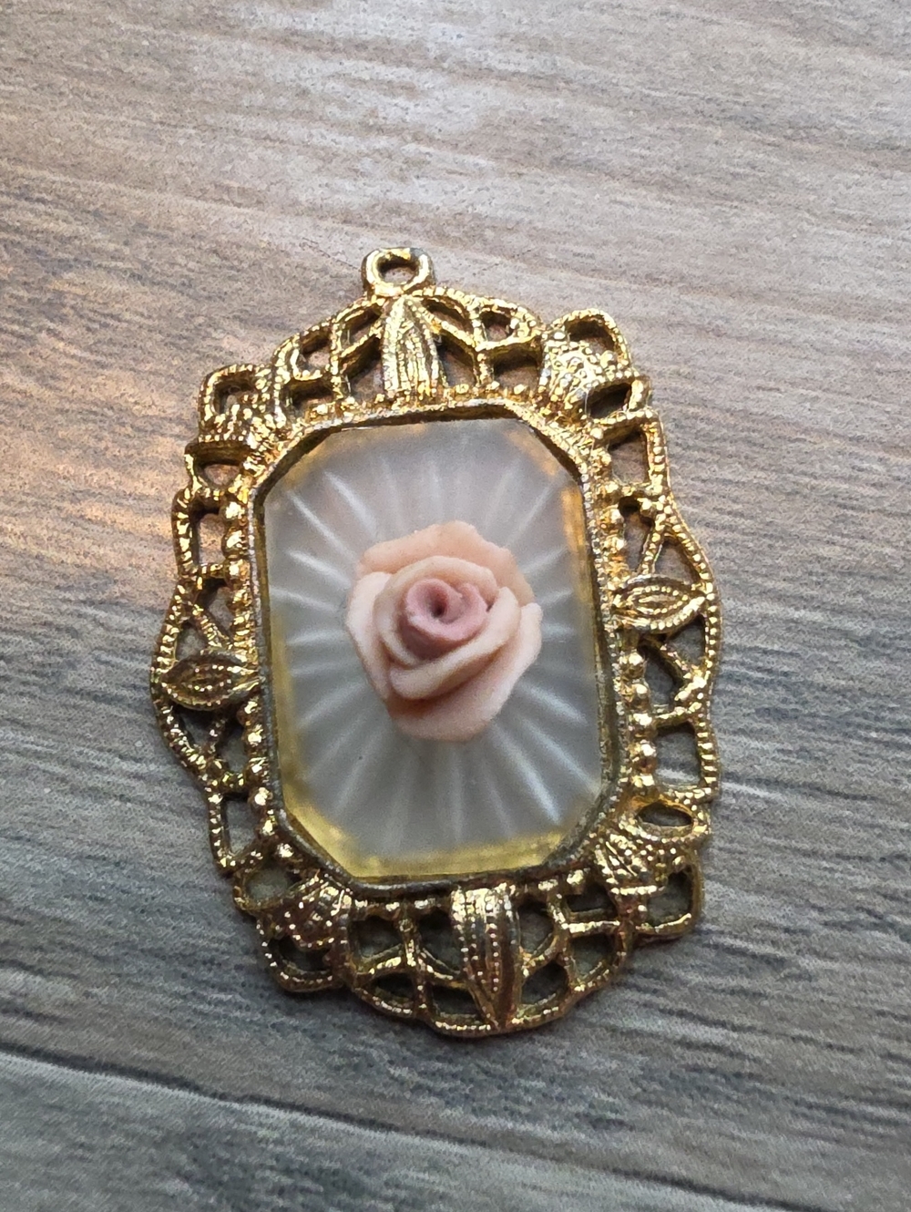 Gold Tone Filigree Pendant Necklace with Pink Rose Cameo w/ Frosted Etched Glass